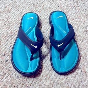 Nike flip flop